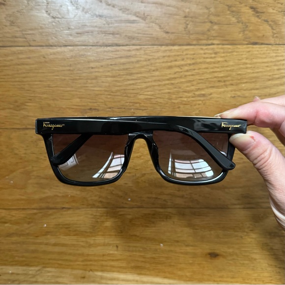 Ferragamo sunglasses - Picture 8 of 9